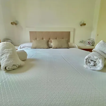 Llevant - En Planta Baja Con Piscina *