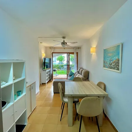 Llevant - En Planta Baja Con Piscina 公寓