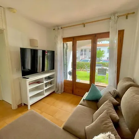 Llevant - En Planta Baja Con Piscina 公寓 *