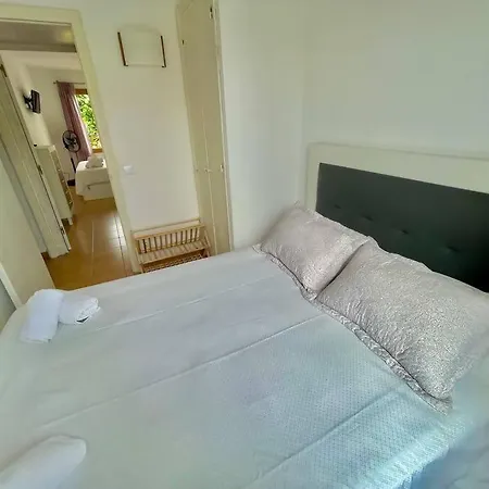 Llevant - En Planta Baja Con Piscina 公寓