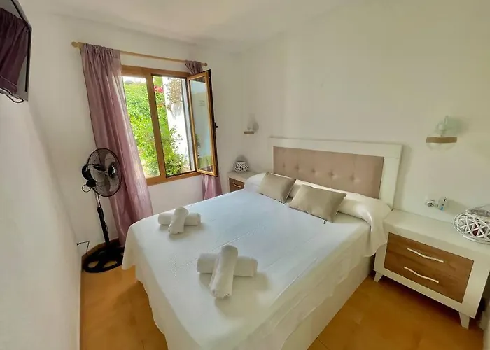 Llevant - En Planta Baja Con Piscina * Arenal d'en Castell